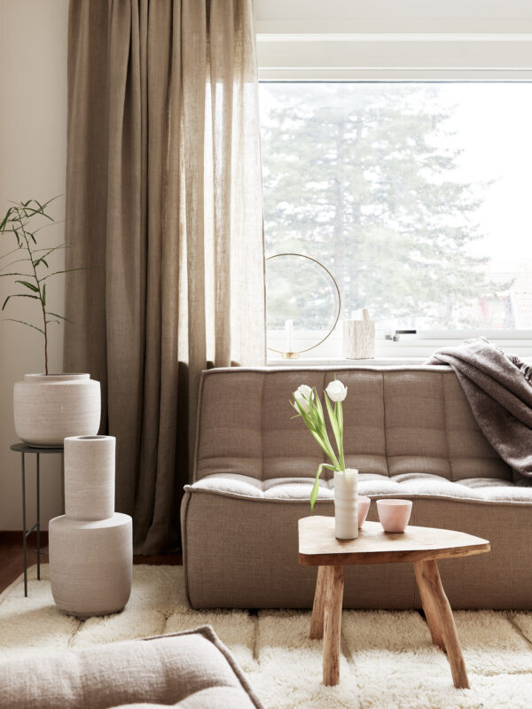 Interiörfoto av lägenhet för Ernst Rosen inför renovering.