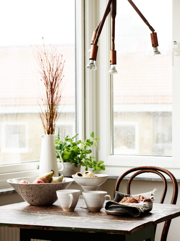 Interiörfoto av lägenhet för Ernst Rosen inför renovering.