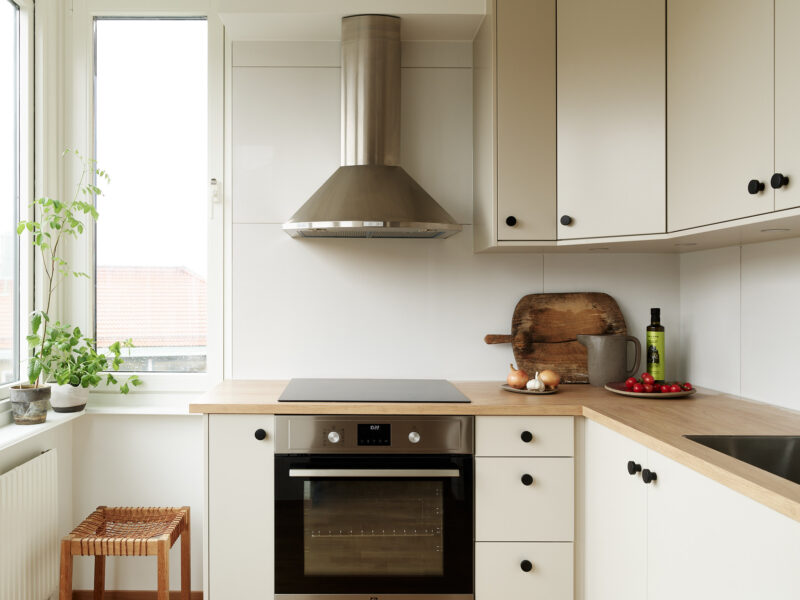 Interiörfoto av lägenhet för Ernst Rosen inför renovering.
