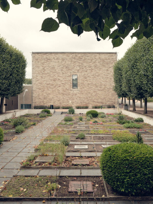 Kapellbyggnader, S:t Knut och S:ta Gertrud, Östra kyrkogården Malmö. Arkitekt Sigurd Lewerentz.